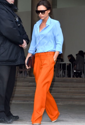 Η Victoria Beckham με look από τη συλλογή της