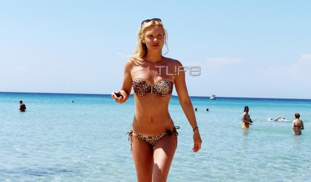 Χριστίνα Αλούπη: Οι διακοπές στη Χαλκιδική και οι sexy εμφανίσεις στην παραλία!