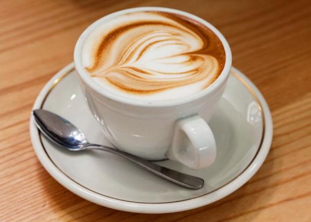 Το σοκ της ημέρας: Πόσες θερμίδες έχει ο καφές που πίνεις
