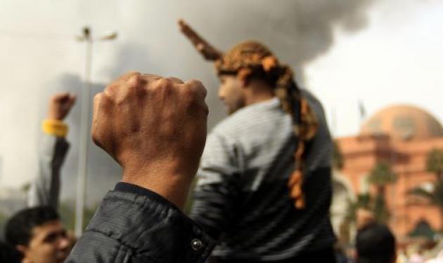 “Πάρτε μας από την κόλαση” – Οι Έλληνες της Αλεξάνδρειας ζητούν να φύγουν από τη χώρα
