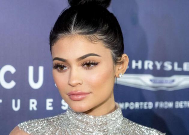 Η Kylie Jenner κατηγορείται ότι στέλνει άδειες παλέτες στους καταναλωτές