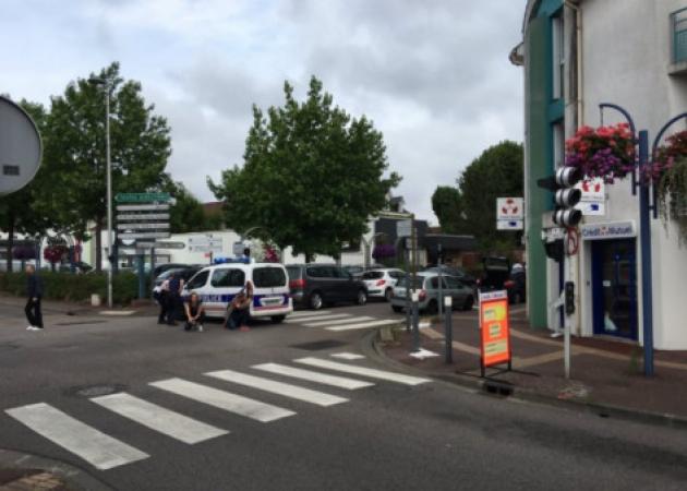 Αιματηρή ομηρία στη Γαλλία! Νεκρός ένας από τους ομήρους – Νεκροί και οι δύο δράστες από πυρά αστυνομικών!