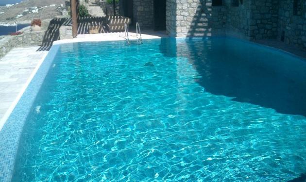 Ηλεία: 18χρονος πέθανε αβοήθητος σε πισίνα ξενοδοχείου