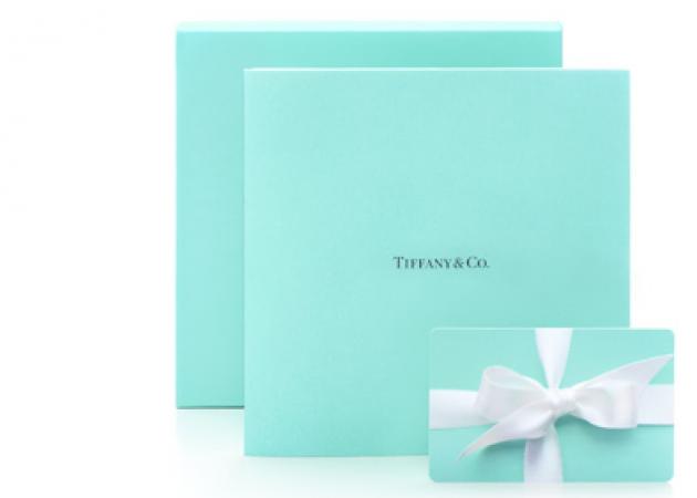 O oίκος Tiffany &Co υποστηρίζει τις κόκκινες σόλες του Louboutin
