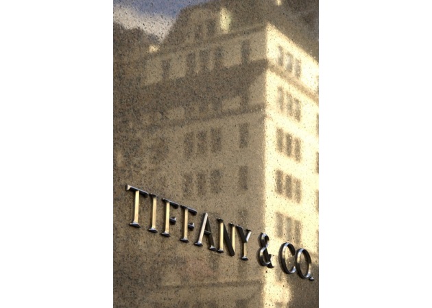 Υπάλληλος της Tiffany & Co ομολογεί την ενοχή της