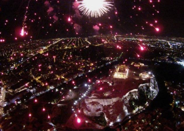 Πρωτοχρονιά 2016: Μαγική Ακρόπολη “λουσμένη” με πυροτεχνήματα! Εκπληκτικές φωτογραφίες