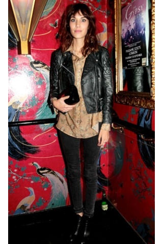 H Alexa Chung με δερμάτινο jacket