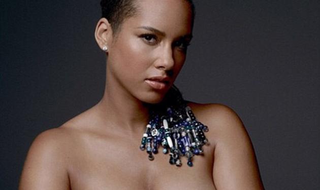 Alicia Keys: Ποζάρει γυμνή με τη φουσκωμένη κοιλίτσα της, για καλό σκοπό!
