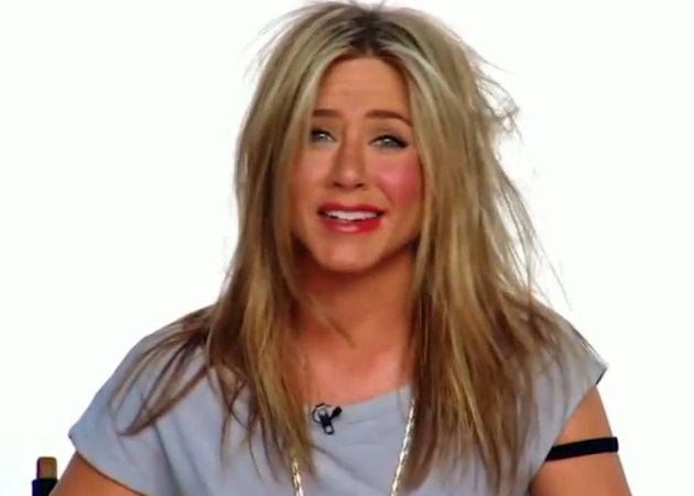 Τι έπαθε η Jennifer Aniston κι έχει αυτό το make up και τα μαλλιά; Δες το βίντεο!