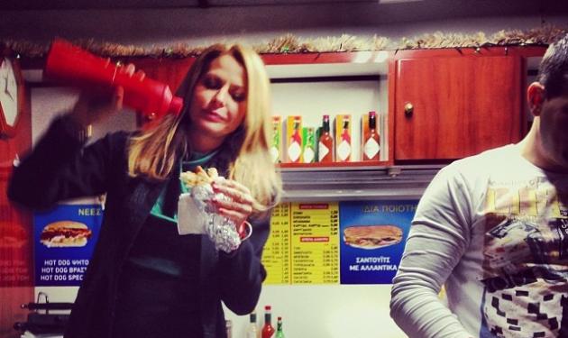 Τ. Μπαλατσινού: Μπήκε σε καντίνα και έφτιαξε μόνη της το σάντουιτς της!
