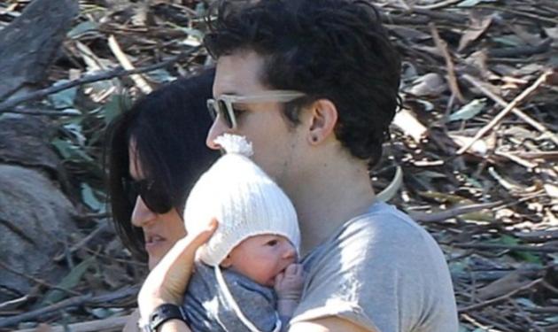 Ο ”χαζομπαμπάς” Orlando Bloom βόλτα με τον νεογέννητο γιο του!