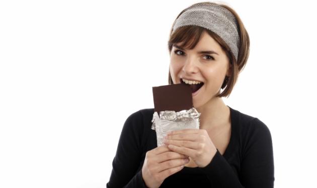Αν θέλεις γλυκό, προτίμησε σοκολάτα αντί για γλυκίσματα – Θωρακίζει την καρδιά