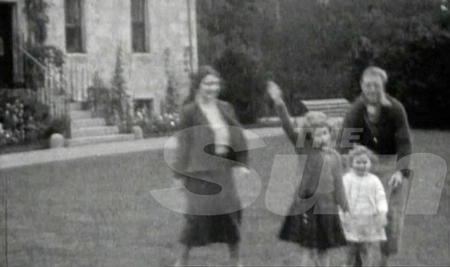 Σοκαριστική φωτογραφία: Η βασίλισσα Ελισάβετ μαθαίνει να χαιρετά ναζιστικά στα 7 της!