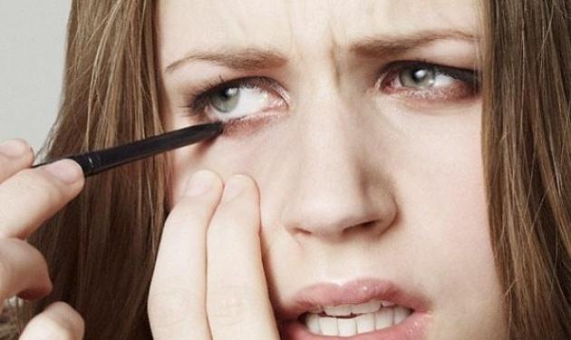 Προσοχή στο eyeliner: Πώς μπορεί να προκαλέσει σοβαρό πρόβλημα στα μάτια σου