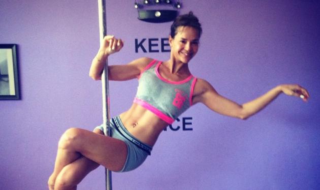 Νικολέττα Καρρά: Μαθαίνει pole dancing και “αναστατώνει” το Instagram!