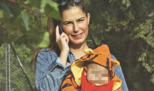 Κ. Παπουτσάκη: Η μητρότητα της πηγαίνει πολύ! Φωτογραφίες από τη βόλτα με τον γιο της!