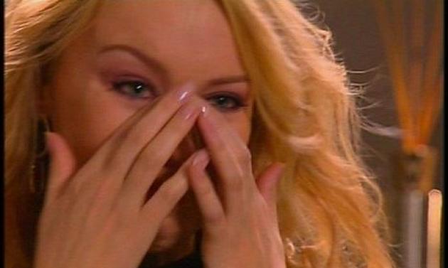 H K. Minogue δεν μπόρεσε να συγκρατήσει τα δάκρυά της, όταν μίλησε για τον καρκίνο! Δες το βίντεο