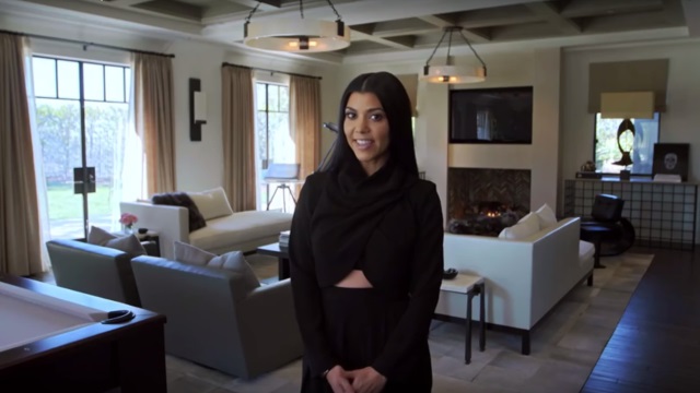 Η Kourtney Kardashian και ο διακοσμητής της σε ξεναγούν στο σπίτι της!