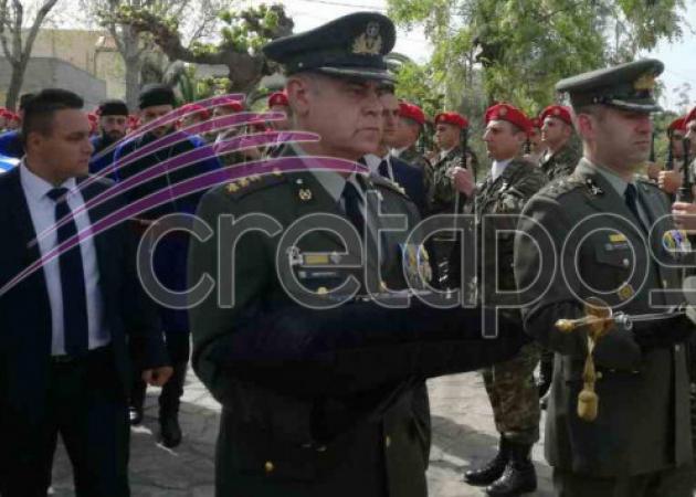 Συντριβή ελικοπτέρου: Παλικάρια της Κρήτης οδήγησαν τον Γιάννη Τζανιδάκη στην τελευταία του κατοικία [pics, vid]