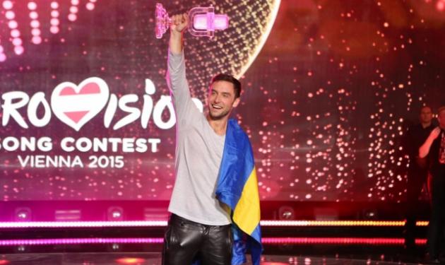 Eurovision 2015: Με πατερίτσα ο νικητής του διαγωνισμού Måns Zelmerlöw! Φωτογραφία