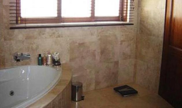 Ο. Πιστόριους: Φωτογραφίες από το μπάνιο που πυροβολήθηκε η σύντροφός του