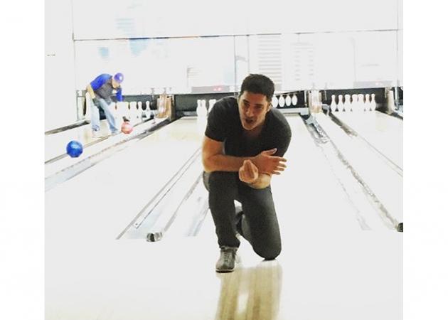 Χριστόφορος Παπακαλιάτης: Παίζει bowling στο Λος Άντζελες! Φωτογραφίες και video