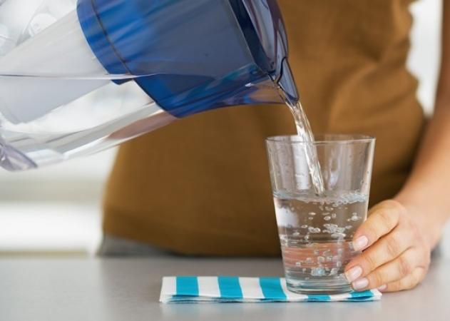Αδυνάτισμα: Με πόσο νερό πριν το γεύμα θα χάνεις 1 κιλό/μήνα ΧΩΡΙΣ δίαιτα!