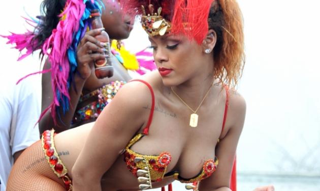 Η ημίγυμνη εμφάνιση της Rihanna και ο προκλητικός χορός της! Δες φωτογραφίες