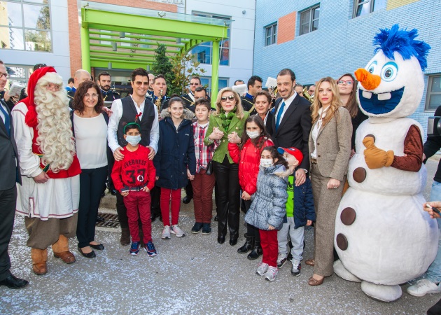 Σάκης Ρουβάς: Στην χριστουγεννιάτικη γιορτή στην Ογκολογική Μονάδα Παίδων