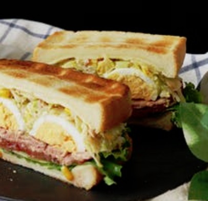 Sandwich με coleslaw από πατατάκια