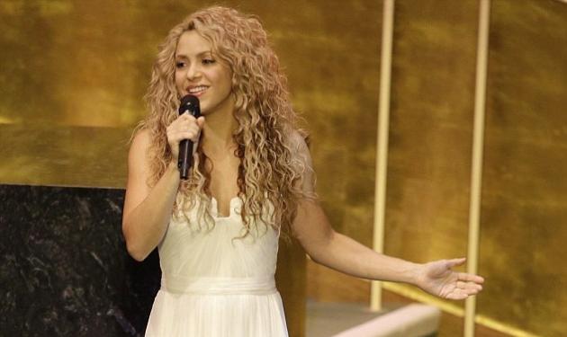 Shakira: Μάγεψε ακόμη και τον Πάπα με το τραγούδι της!