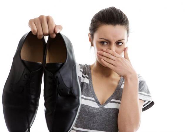 Παπούτσια που μυρίζουν: Το κόλπο για να απομακρύνεις την δυσοσμία