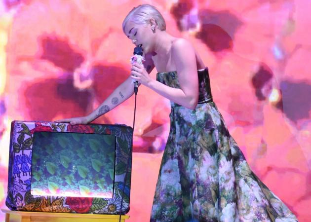 Τι φόρεσε η Miley Cyrus στα World Music Awards 2014!