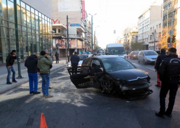 Σφοδρό τροχαίο στην Συγγρού – Μάχη για την ζωή του δίνει ο οδηγός