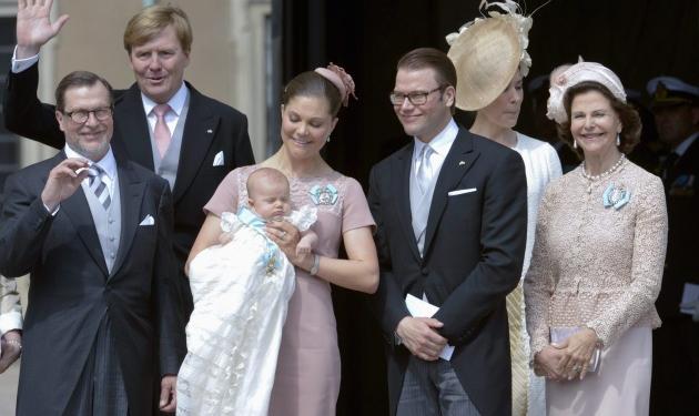 Η πριγκίπισσα Victoria της Σουηδίας βάφτισε την κόρη της. Δες φωτογραφίες