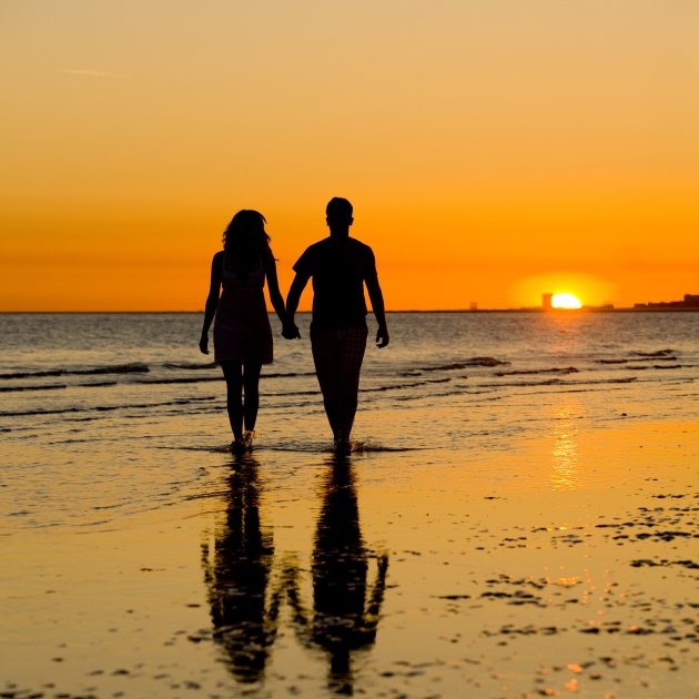 Περίπατος στο ηλιοβασίλεμα… η ρομαντική γυμναστική