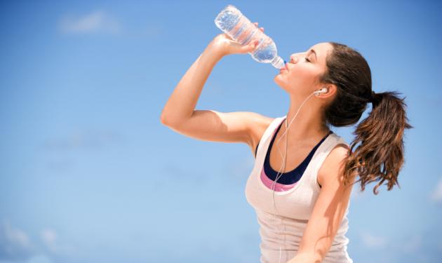 Μην το παραμελείς – Πόσο νερό πρέπει να πίνεις ανάλογα με το βάρος σου