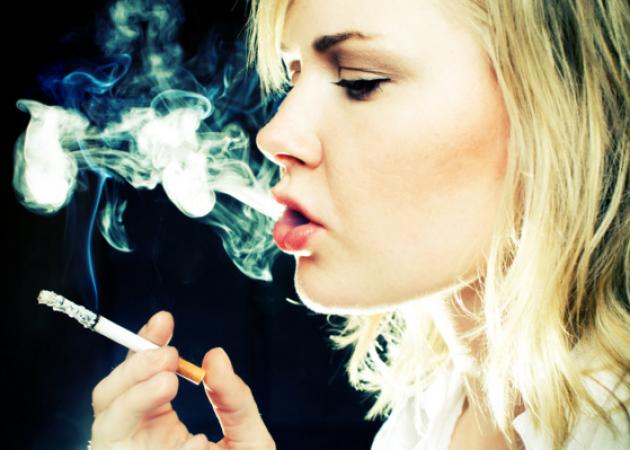 Καπνίζεις; Αυτές οι 6 τροφές καθαρίζουν τους πνεύμονες από τη νικοτίνη