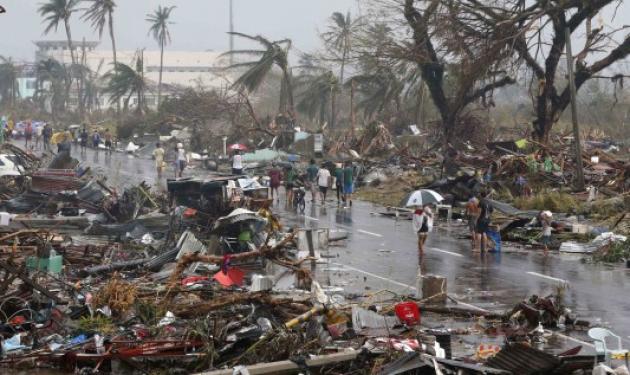 Τουλάχιστον 10.000 ζωές χάθηκαν στις Φιλιππίνες – Συγκλονιστικές εικόνες από το πέρασμα του τυφώνα Χαϊγιάν