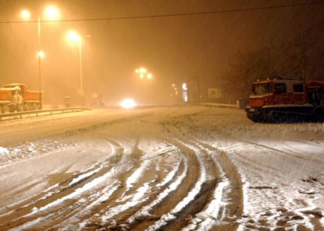 Νύχτα τρόμου στην Εθνική Οδό – Μποτιλιαριασμένοι για χιλιόμετρα οι οδηγοί σε πολικές θερμοκρασίες