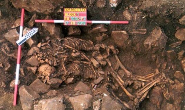 Συγκλονιστικό εύρημα! Ζευγάρι βρέθηκε θαμμένο αγκαλιά 6.000 χρόνια μετά!