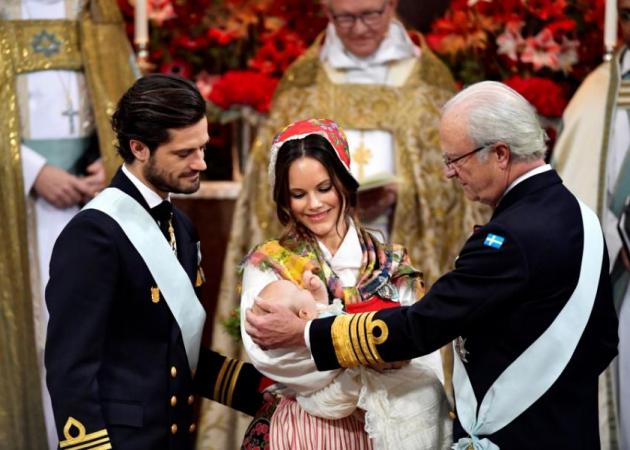 Πριγκιπικά βαφτίσια για τον γιο του Carl Philip και της Sofia στη Σουηδία! [pics]