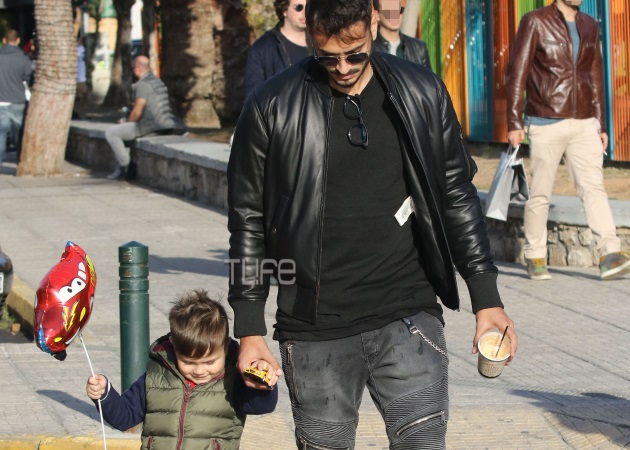 Σάββας Γκέντσογλου: Βόλτα με τον γιο του χωρίς την Αγγελική Ηλιάδη [pics]
