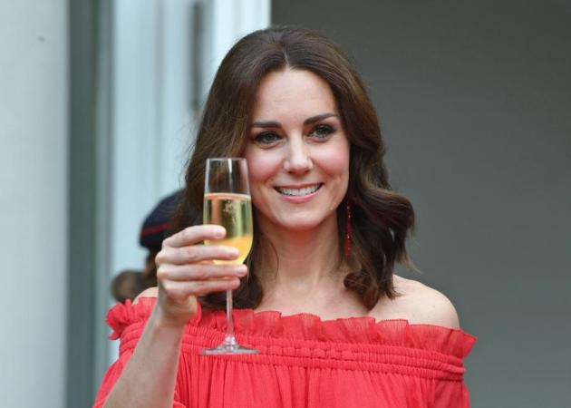 Cheers to the changes! H Kate Middleton με καρέ!