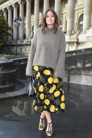 Παρίσι με floral φούστα