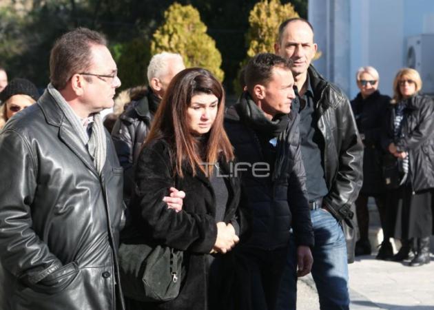 Θρήνος στην κηδεία του Γιώργου Ασημακόπουλου – Οι καλλιτέχνες αποχαιρέτησαν τον Έλληνα σκηνογράφο