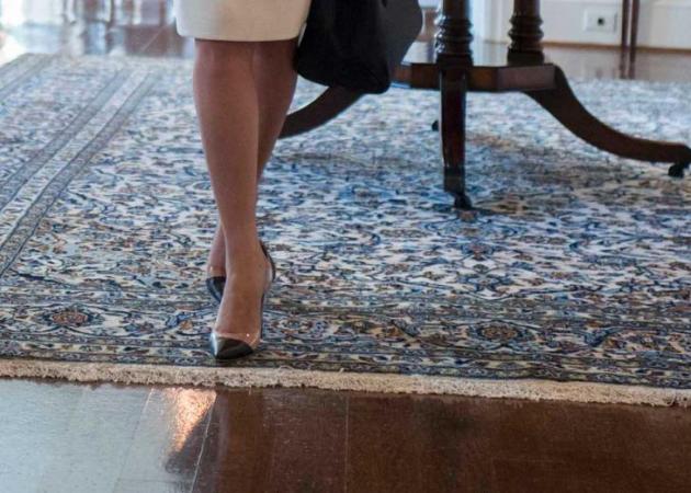 Οι υπέροχες πανάκριβες γόβες που φόρεσε η Μπέτυ Μπαζιάνα στο Λευκό Οίκο