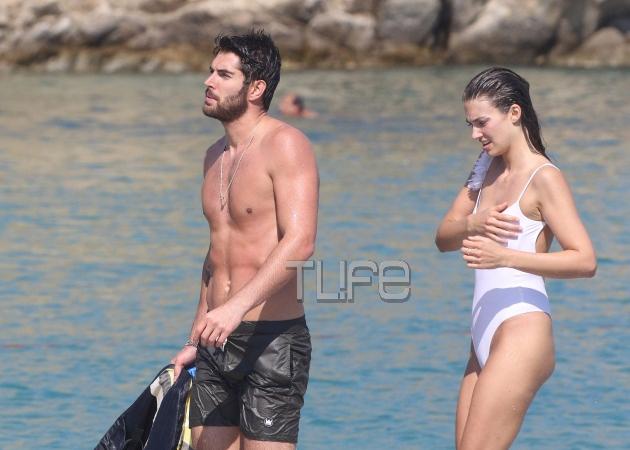 Ο κούκλος Nick Bateman παραθερίζει στην Μύκονο! [pics]