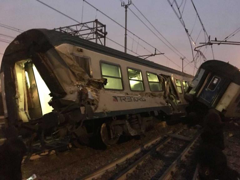 Εκτροχιάστηκε τρένο στο Μιλάνο -Τουλάχιστον 3 νεκροί και πάνω από 100 τραυματίες