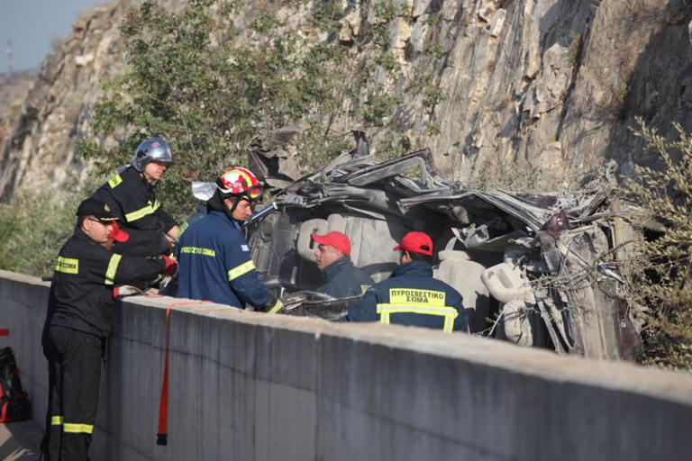 Καβάλα: Ασύλληπτη τραγωδία στην Εγνατία Οδό με 6 νεκρούς – Σκοτώθηκαν τρία παιδιά στο τροχαίο δυστύχημα – Εικόνες που σοκάρουν [pics]